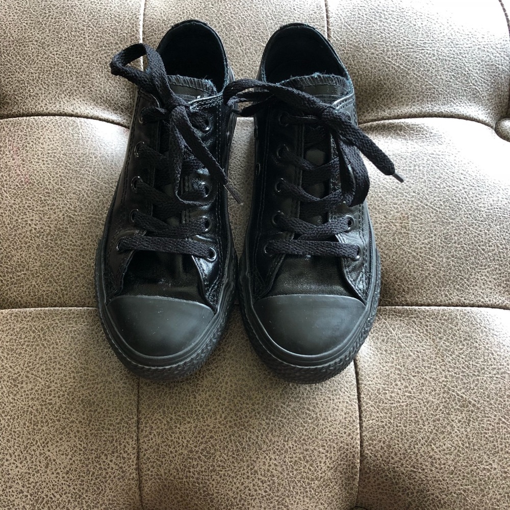 Boys converse chucks!